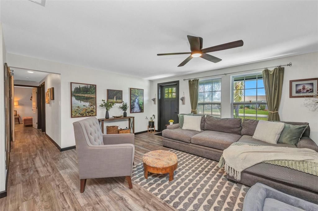 合同活跃: $211,000 (3 贝兹, 2 浴室, 1094 平方英尺)