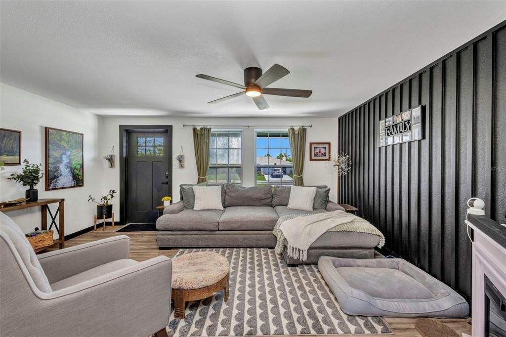 合同活跃: $211,000 (3 贝兹, 2 浴室, 1094 平方英尺)