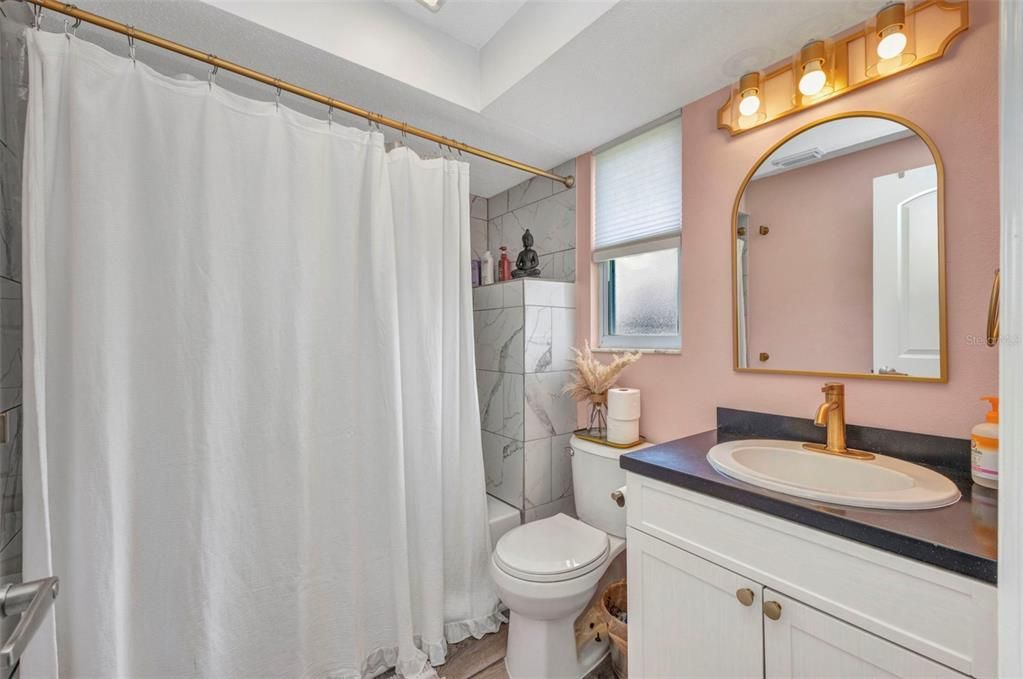 合同活跃: $211,000 (3 贝兹, 2 浴室, 1094 平方英尺)