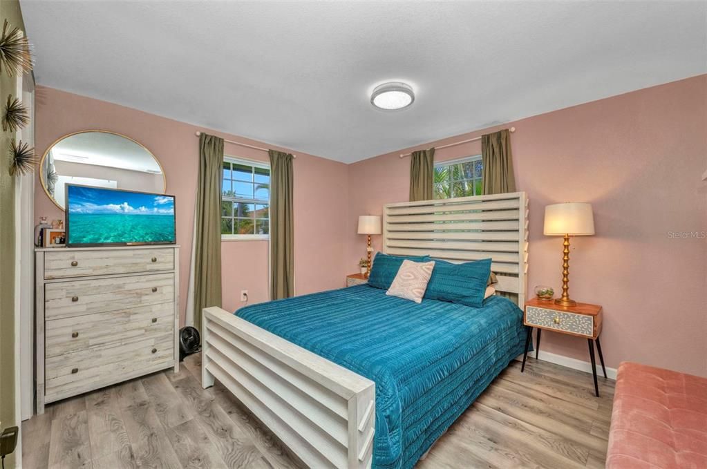 合同活跃: $211,000 (3 贝兹, 2 浴室, 1094 平方英尺)