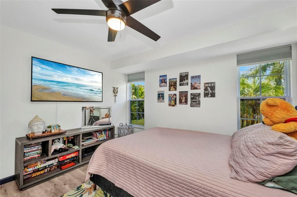 合同活跃: $211,000 (3 贝兹, 2 浴室, 1094 平方英尺)