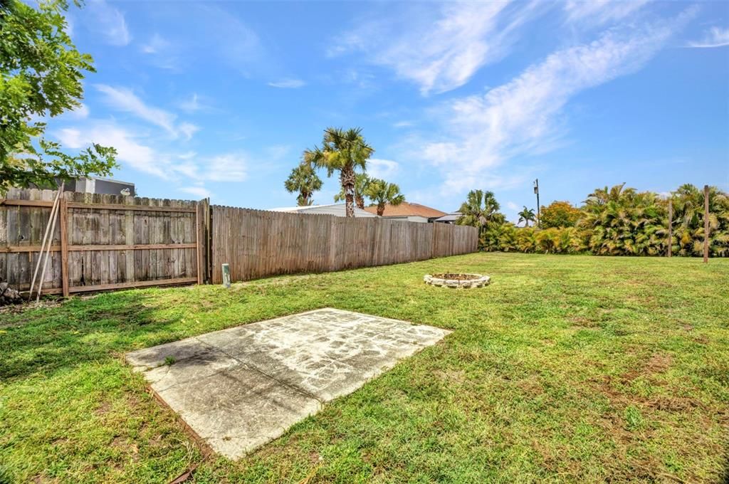 合同活跃: $211,000 (3 贝兹, 2 浴室, 1094 平方英尺)