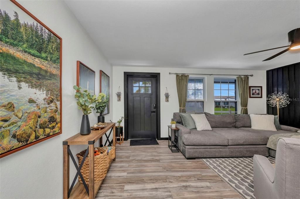 合同活跃: $211,000 (3 贝兹, 2 浴室, 1094 平方英尺)