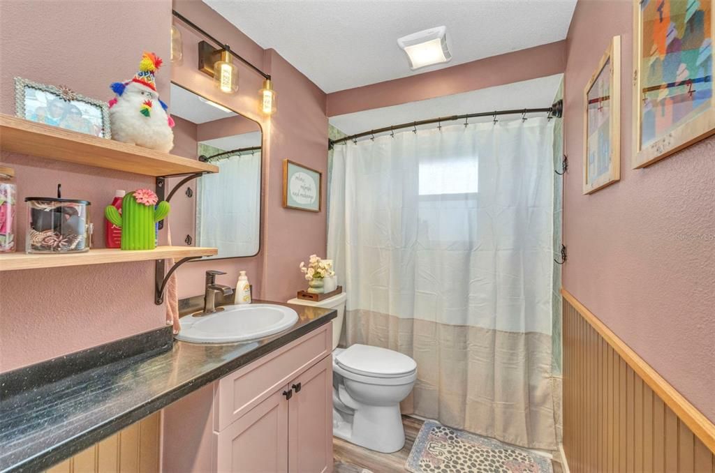 合同活跃: $211,000 (3 贝兹, 2 浴室, 1094 平方英尺)