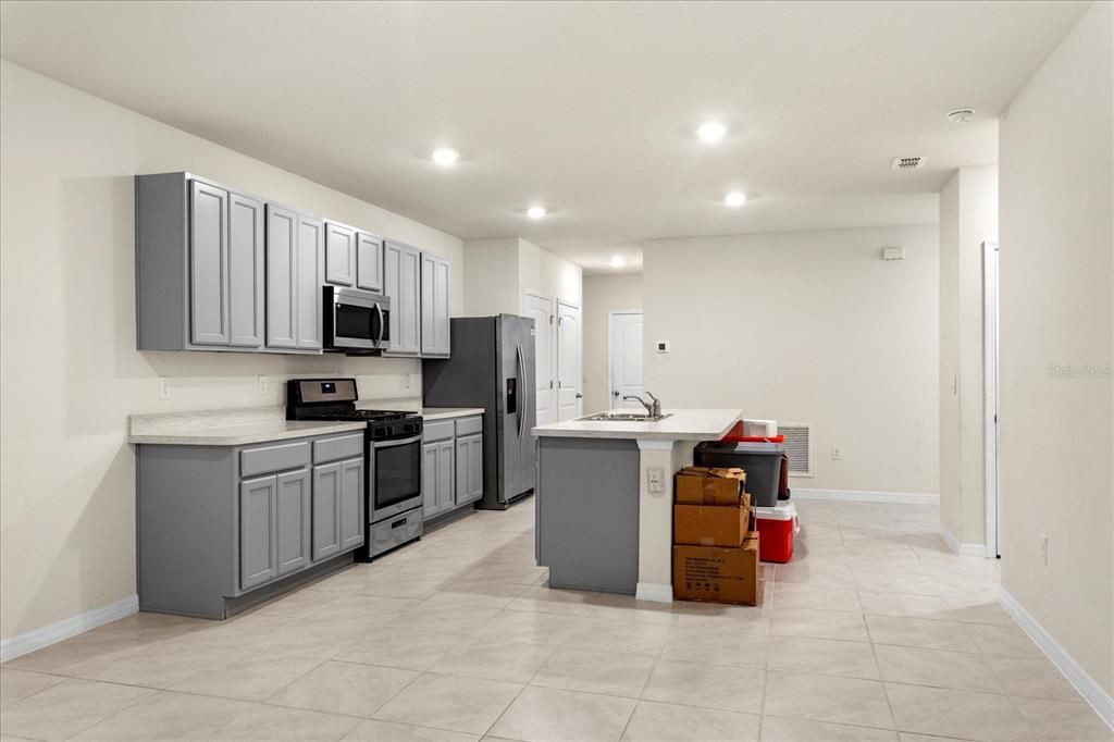 For Rent: $1,700 (3 beds, 2 baths, 1603 Square Feet)