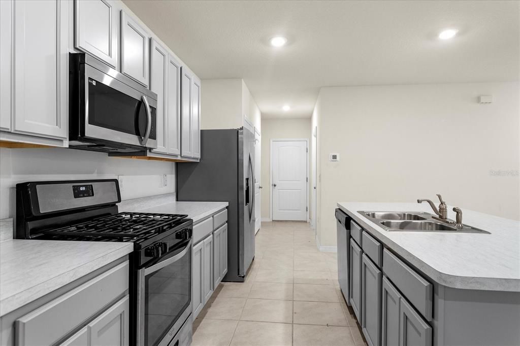 For Rent: $1,700 (3 beds, 2 baths, 1603 Square Feet)