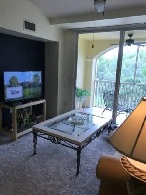 For Sale: $150,000 (1 beds, 1 baths, 697 Square Feet)