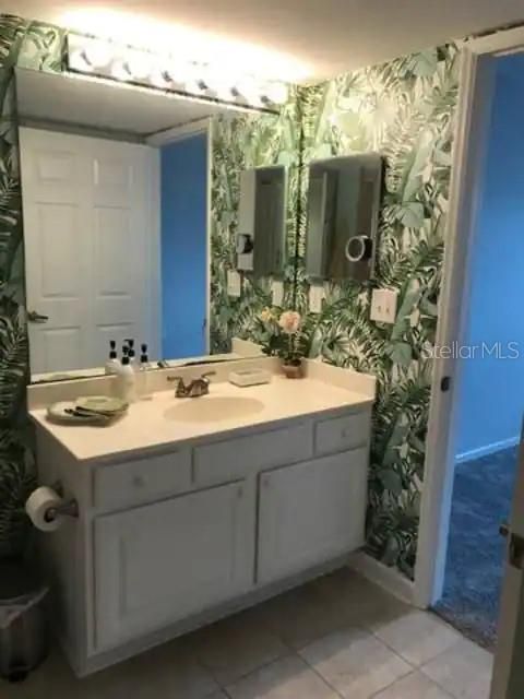 For Sale: $150,000 (1 beds, 1 baths, 697 Square Feet)