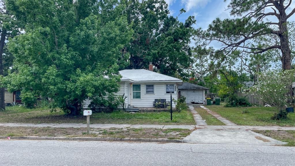 待售: $2,200,000 (8 贝兹, 0 浴室, 1027 平方英尺)