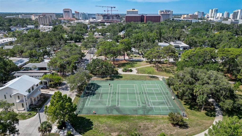 待售: $2,200,000 (8 贝兹, 0 浴室, 1027 平方英尺)