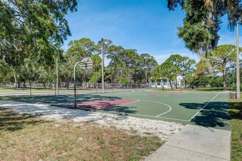 待售: $2,200,000 (8 贝兹, 0 浴室, 1027 平方英尺)