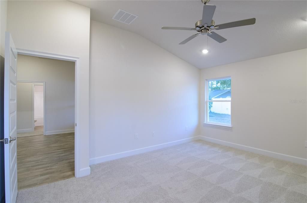 На продажу: $356,700 (4 спален, 2 ванн, 1820 Квадратных фут)