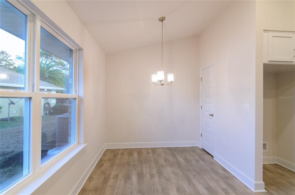 На продажу: $356,700 (4 спален, 2 ванн, 1820 Квадратных фут)