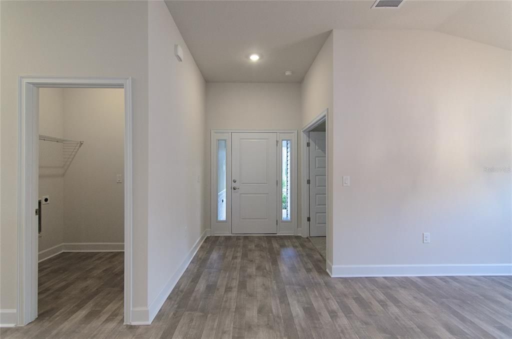 На продажу: $356,700 (4 спален, 2 ванн, 1820 Квадратных фут)