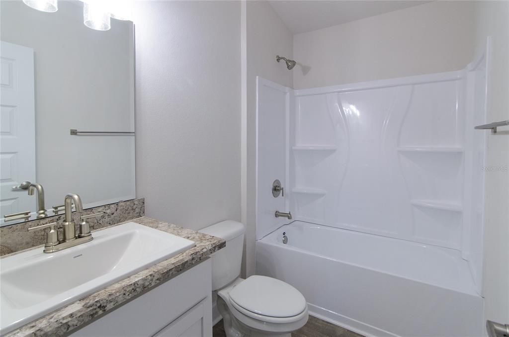 На продажу: $356,700 (4 спален, 2 ванн, 1820 Квадратных фут)