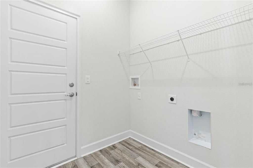 На продажу: $356,700 (4 спален, 2 ванн, 1820 Квадратных фут)