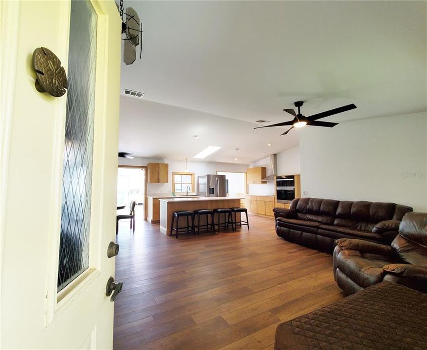 For Sale: $699,777 (3 beds, 2 baths, 1800 Square Feet)