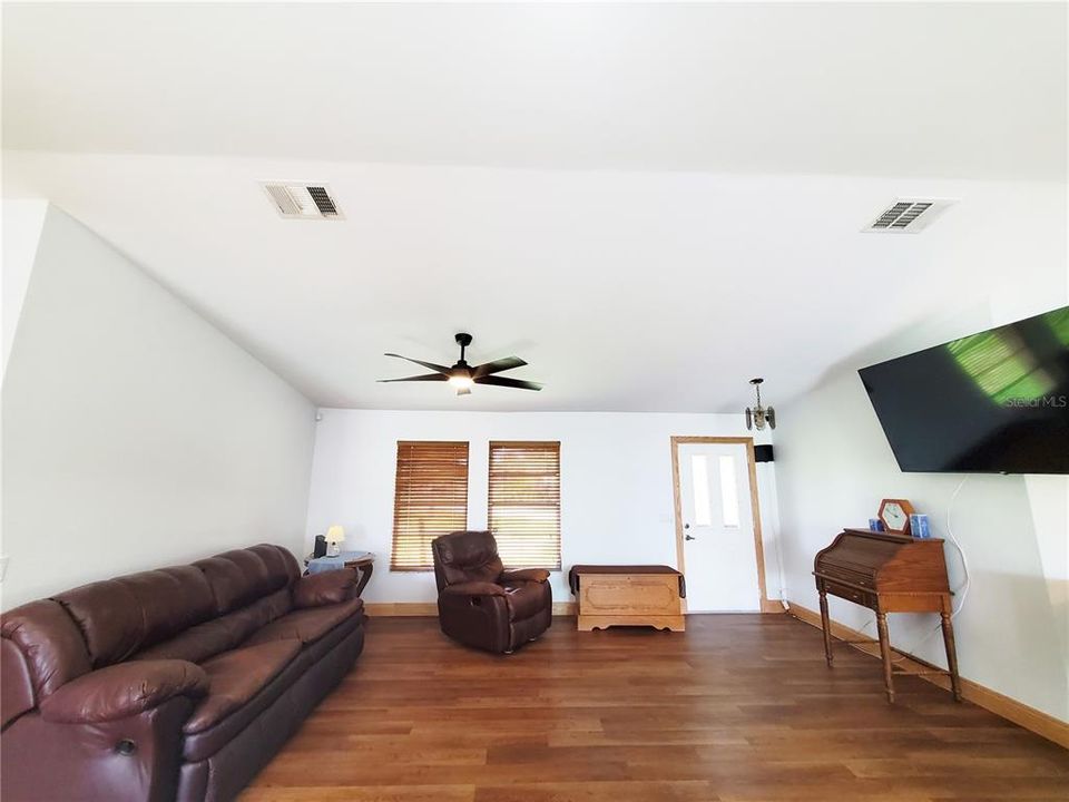 For Sale: $699,777 (3 beds, 2 baths, 1800 Square Feet)