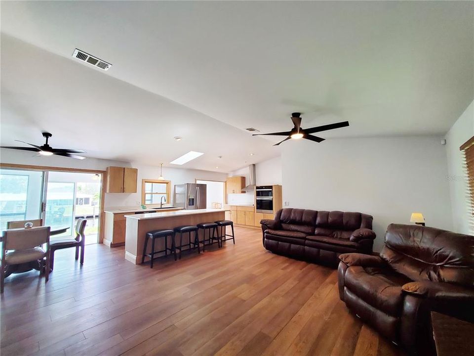 For Sale: $699,777 (3 beds, 2 baths, 1800 Square Feet)