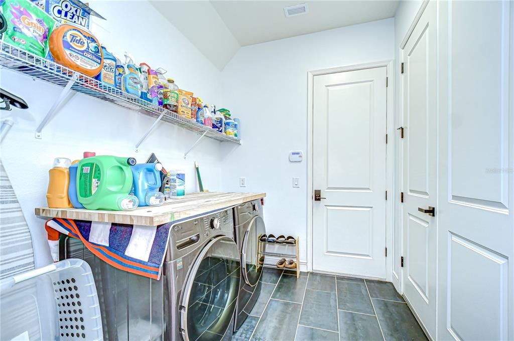 合同活跃: $939,000 (4 贝兹, 3 浴室, 3179 平方英尺)