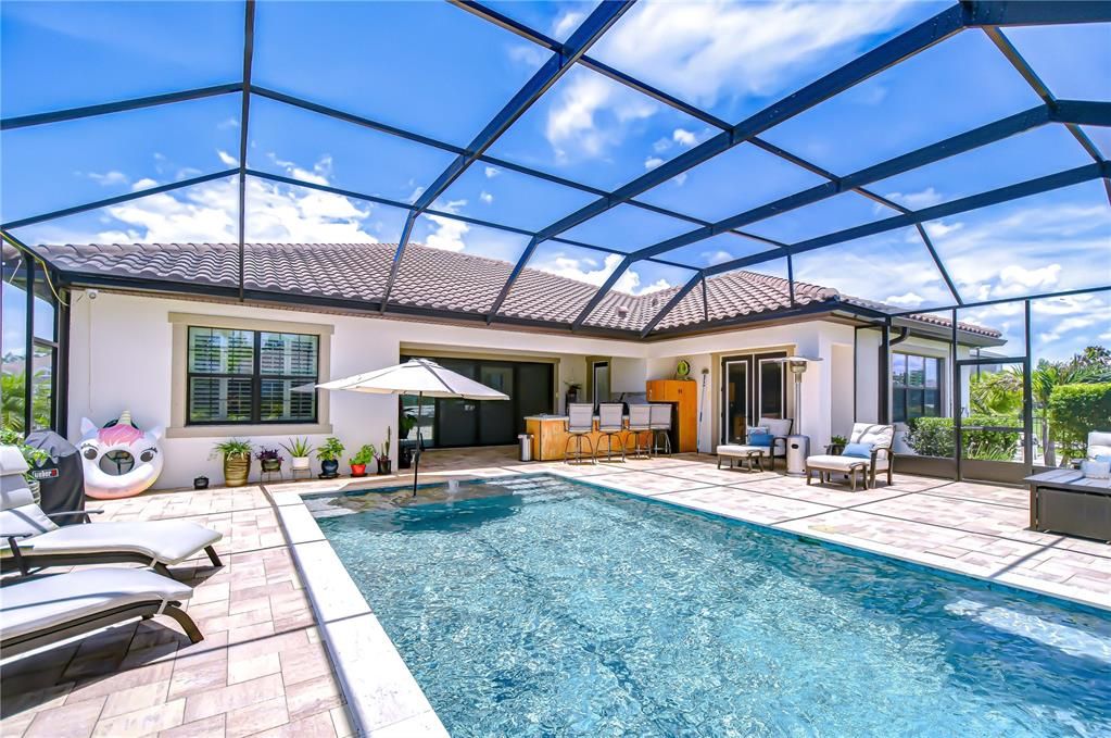 合同活跃: $939,000 (4 贝兹, 3 浴室, 3179 平方英尺)