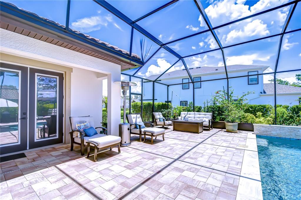 合同活跃: $939,000 (4 贝兹, 3 浴室, 3179 平方英尺)