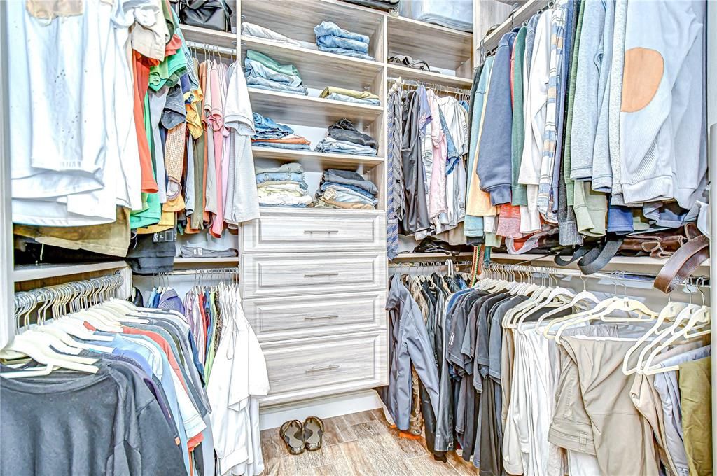 合同活跃: $939,000 (4 贝兹, 3 浴室, 3179 平方英尺)