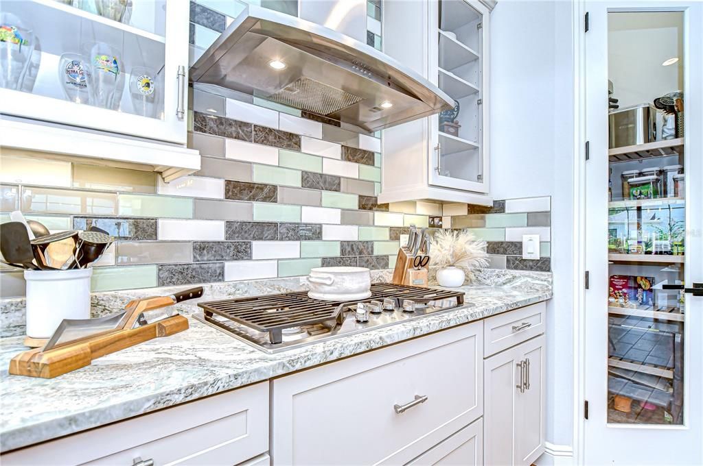 合同活跃: $939,000 (4 贝兹, 3 浴室, 3179 平方英尺)