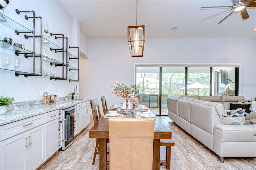 合同活跃: $939,000 (4 贝兹, 3 浴室, 3179 平方英尺)