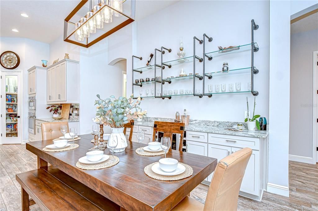 合同活跃: $939,000 (4 贝兹, 3 浴室, 3179 平方英尺)