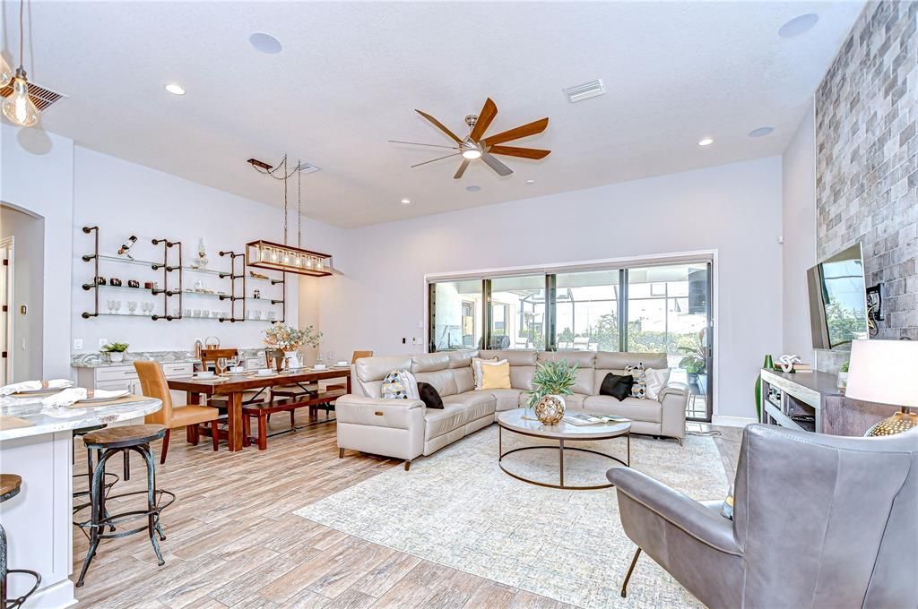 合同活跃: $939,000 (4 贝兹, 3 浴室, 3179 平方英尺)