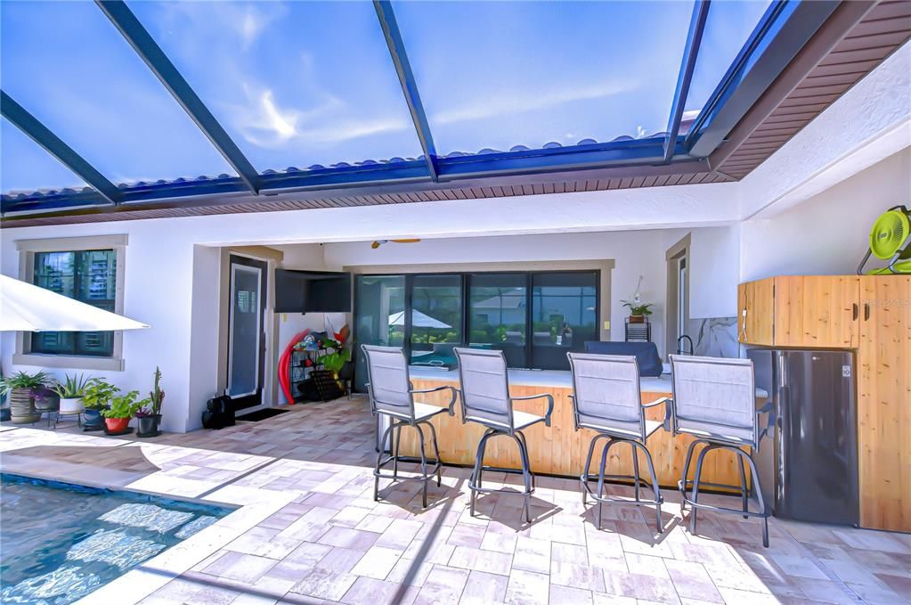 合同活跃: $939,000 (4 贝兹, 3 浴室, 3179 平方英尺)