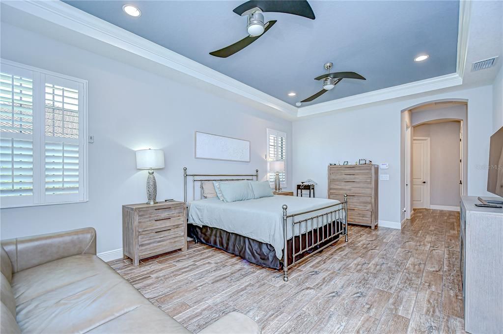 合同活跃: $939,000 (4 贝兹, 3 浴室, 3179 平方英尺)