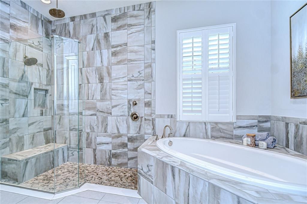 合同活跃: $939,000 (4 贝兹, 3 浴室, 3179 平方英尺)