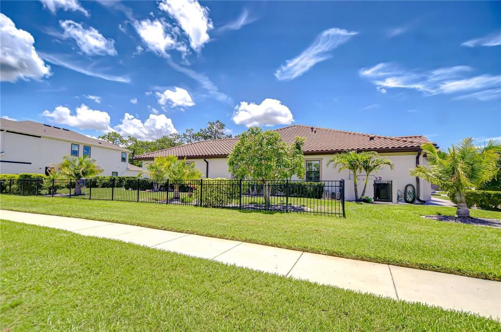 合同活跃: $939,000 (4 贝兹, 3 浴室, 3179 平方英尺)