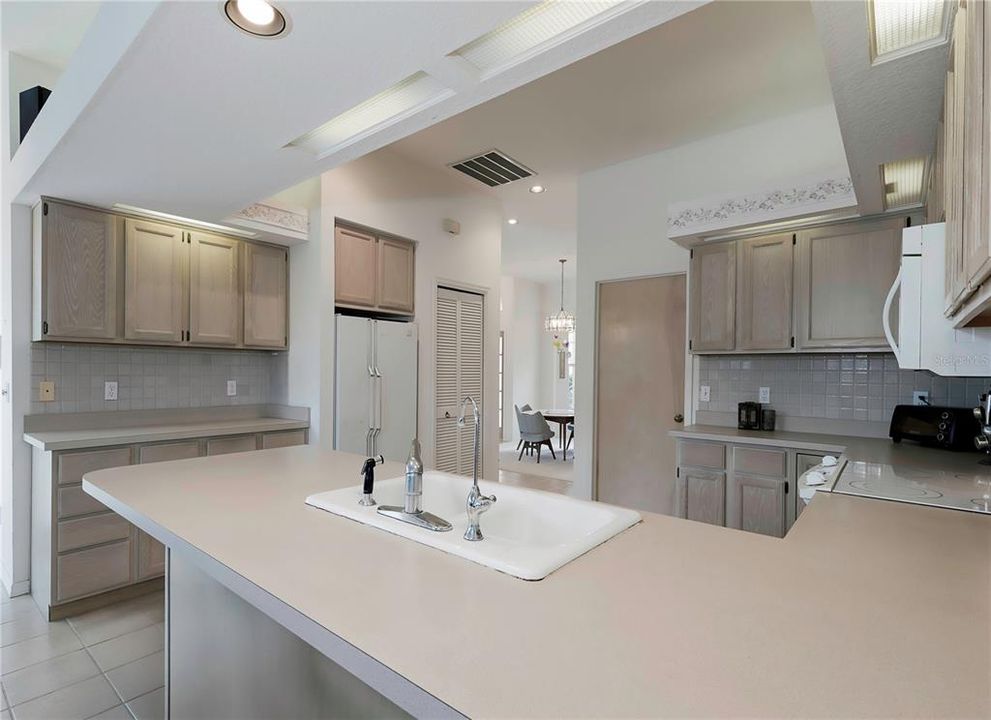 Active With Contract: $700,000 (3 beds, 2 baths, 2278 Square Feet)