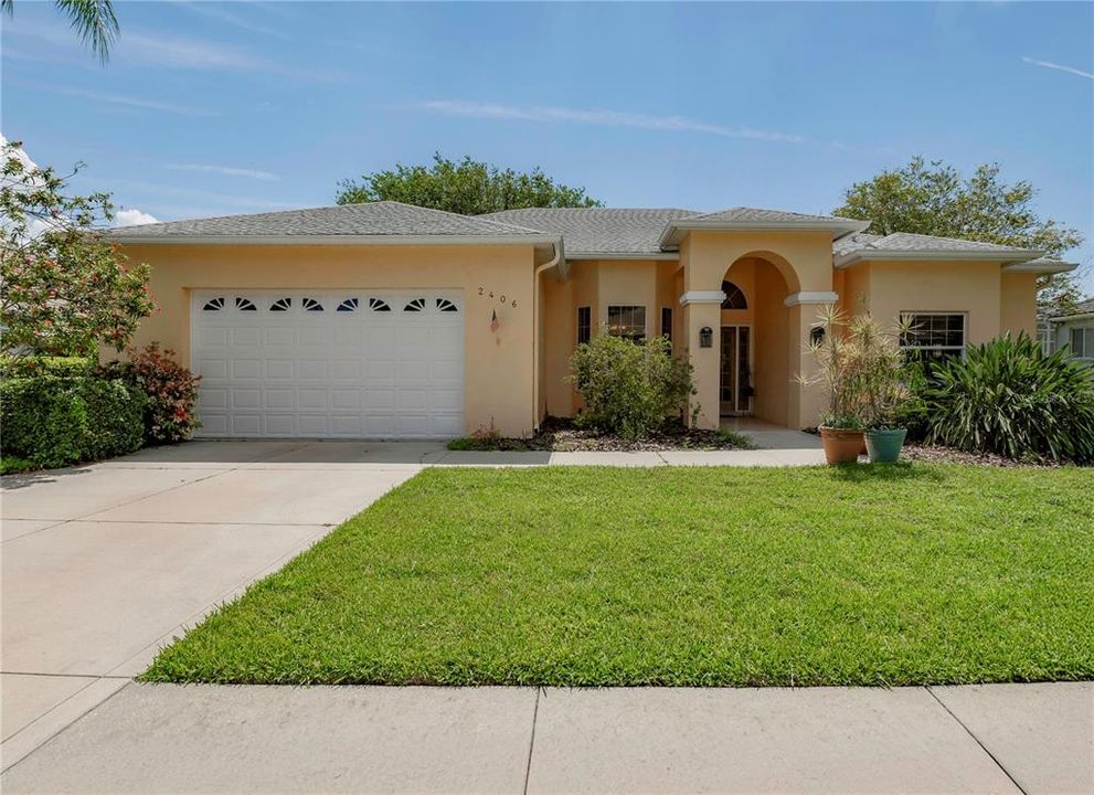 Active With Contract: $700,000 (3 beds, 2 baths, 2278 Square Feet)