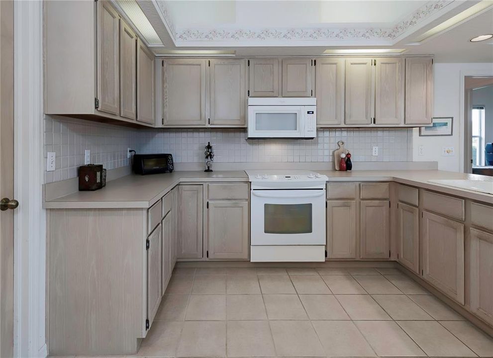 Active With Contract: $700,000 (3 beds, 2 baths, 2278 Square Feet)