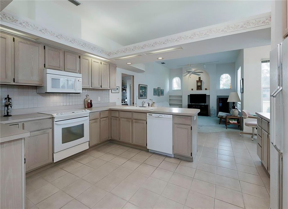 Active With Contract: $700,000 (3 beds, 2 baths, 2278 Square Feet)