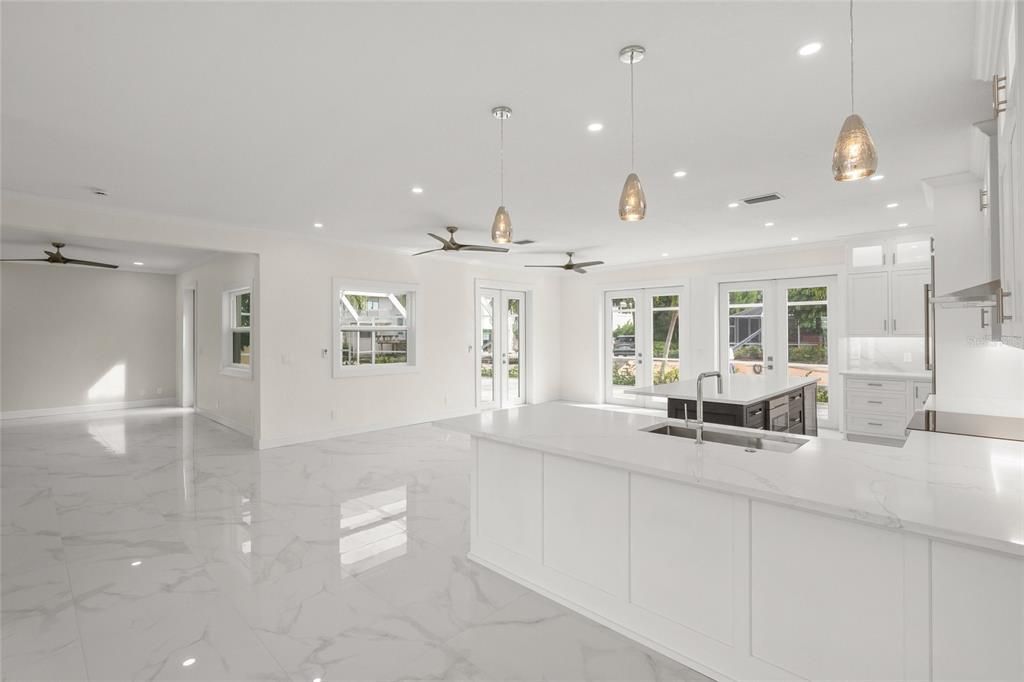 Activo con contrato: $2,999,900 (6 camas, 4 baños, 4700 Pies cuadrados)