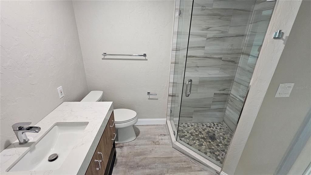 Activo con contrato: $2,999,900 (6 camas, 4 baños, 4700 Pies cuadrados)