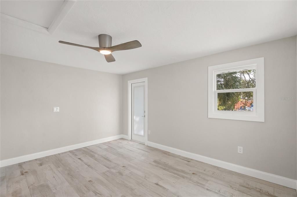 Activo con contrato: $2,999,900 (6 camas, 4 baños, 4700 Pies cuadrados)