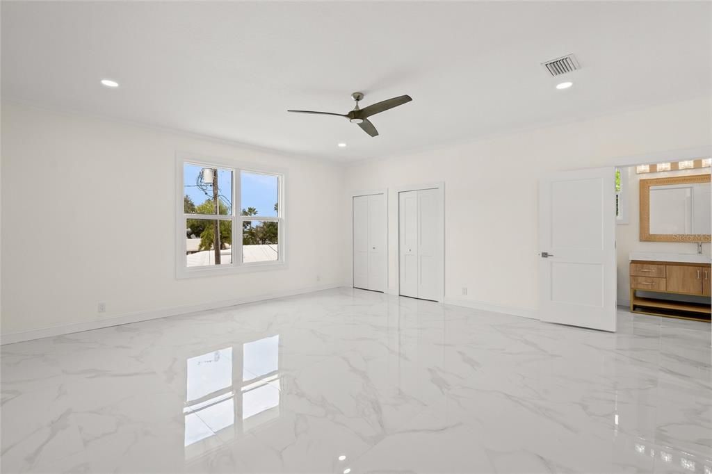 Activo con contrato: $2,999,900 (6 camas, 4 baños, 4700 Pies cuadrados)