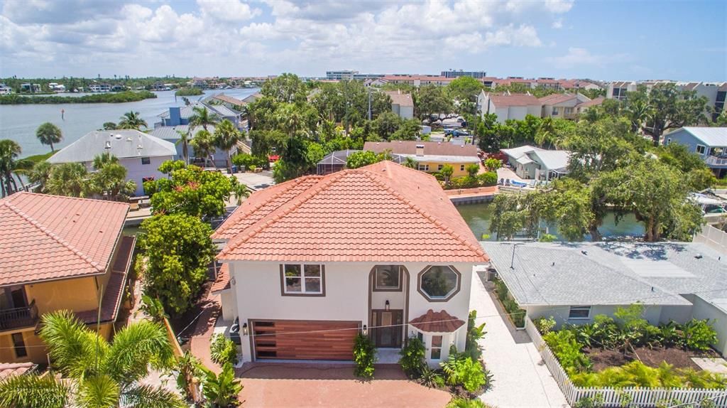 Activo con contrato: $2,999,900 (6 camas, 4 baños, 4700 Pies cuadrados)