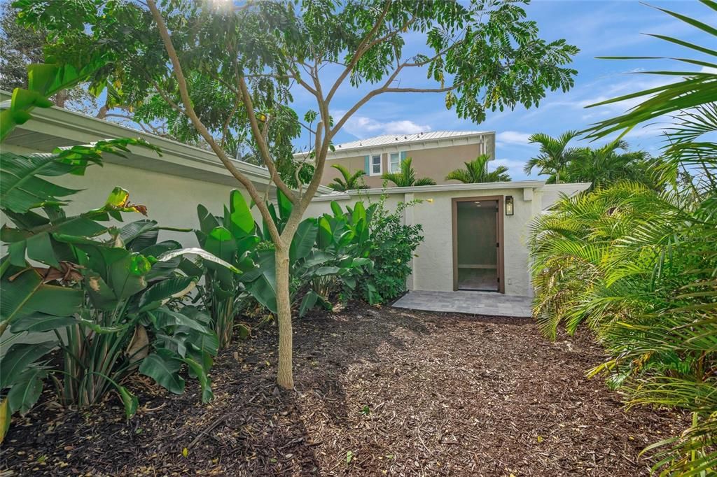 Activo con contrato: $2,999,900 (6 camas, 4 baños, 4700 Pies cuadrados)