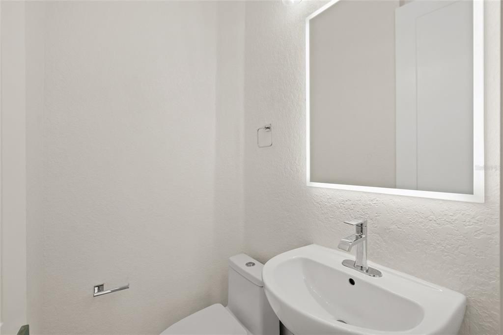 Activo con contrato: $2,999,900 (6 camas, 4 baños, 4700 Pies cuadrados)