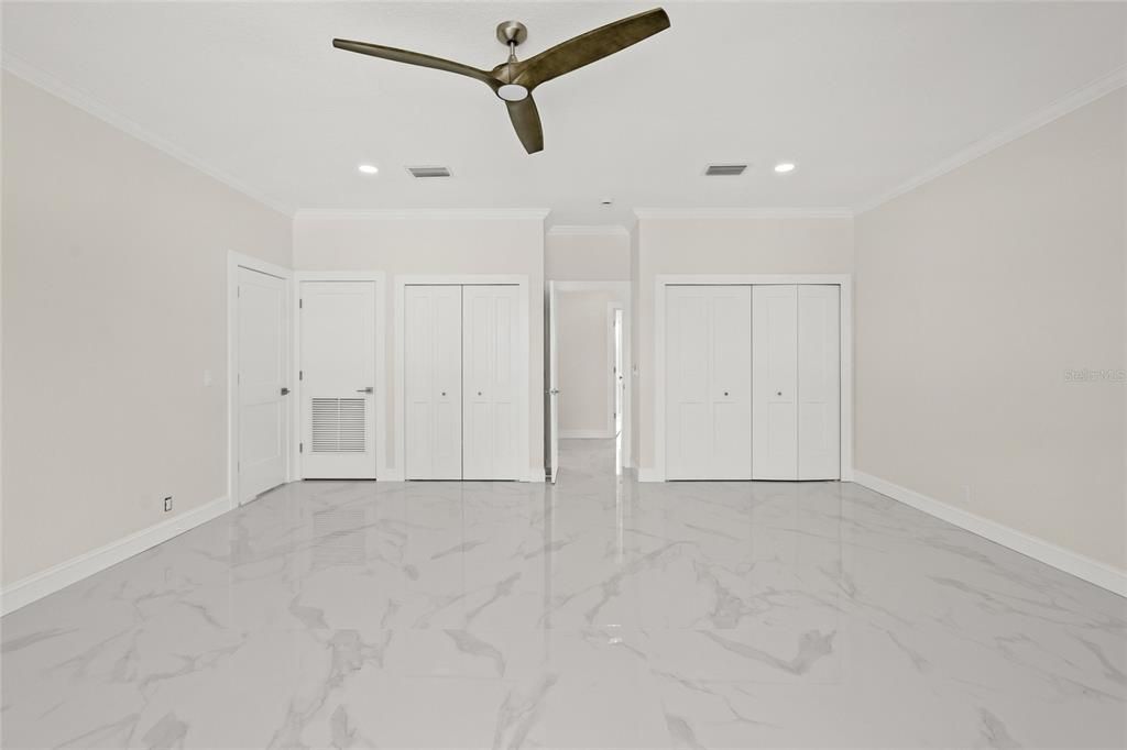 Activo con contrato: $2,999,900 (6 camas, 4 baños, 4700 Pies cuadrados)