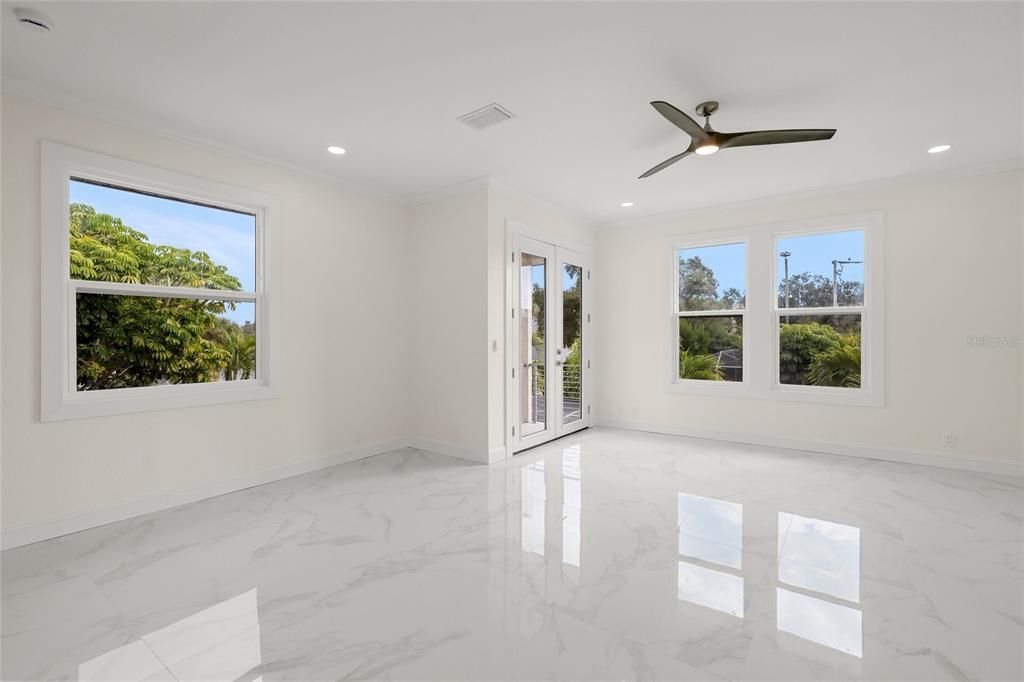 Activo con contrato: $2,999,900 (6 camas, 4 baños, 4700 Pies cuadrados)
