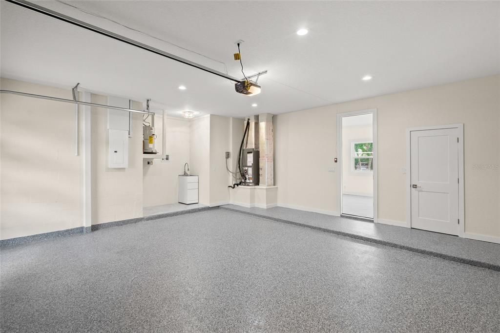 Activo con contrato: $2,999,900 (6 camas, 4 baños, 4700 Pies cuadrados)