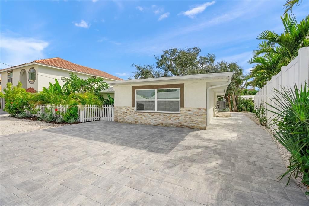 Activo con contrato: $2,999,900 (6 camas, 4 baños, 4700 Pies cuadrados)